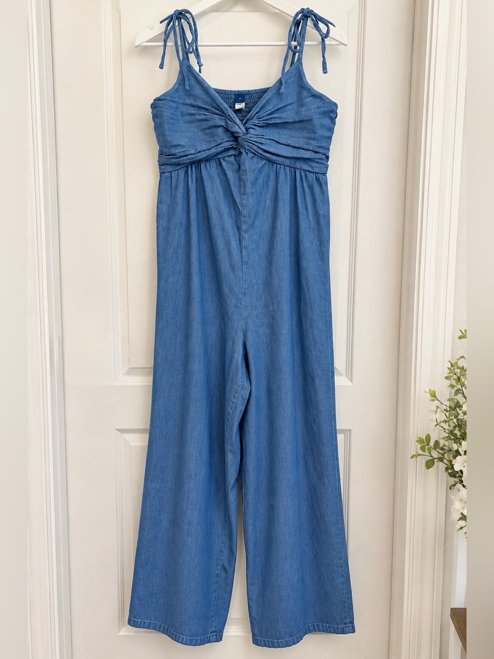 Old Navy Denim Chambray Wide Leg Jumpsuit Size M Tie Strap 100% Cotton